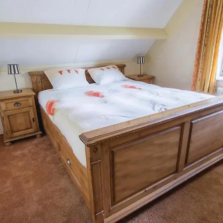 6 Bedroom Lovely In *