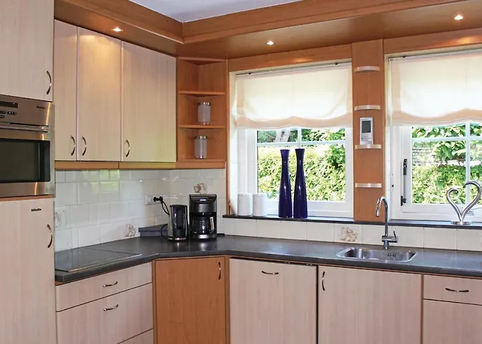 6 Bedroom Lovely In Semesterbostad