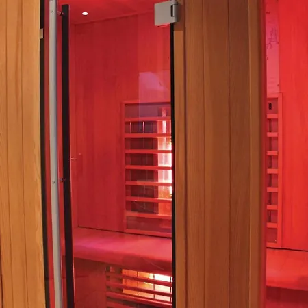 Amazing In With 6 Bedrooms, Sauna&wifi Vakantiehuis