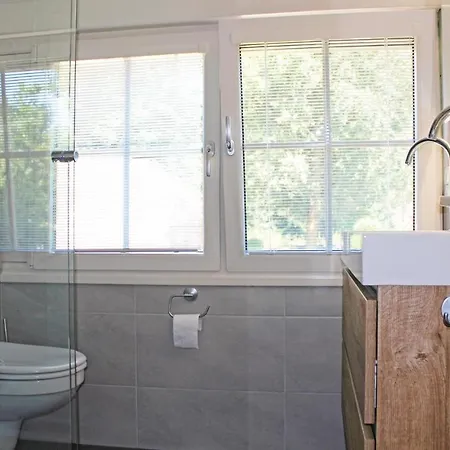 Amazing In With 6 Bedrooms, Sauna&wifi Vakantiehuis