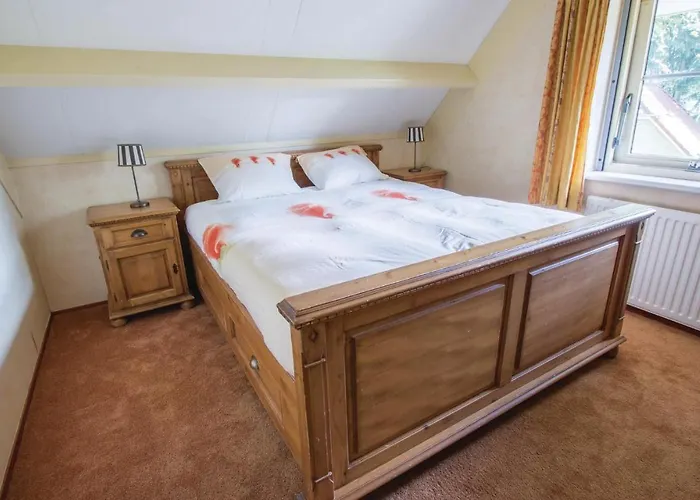 6 Bedroom Lovely In *